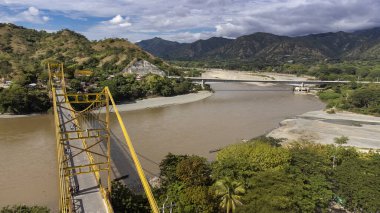 Cauca Nehri 'ni geçen Santa Fe de Antioquia' nın gerçek köprüsü.
