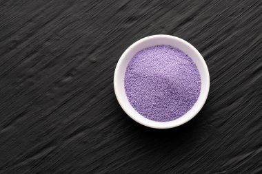 Cam jantlar için yabanmersini aromalı şeker kristali karışımı