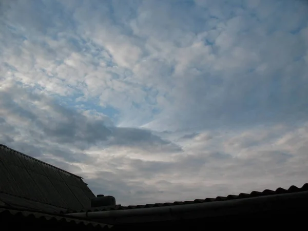Krajobraz Dachami Chmurami — Zdjęcie stockowe