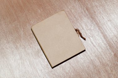 Kahverengi karton kutu ahşap arka plan modeli