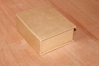 Kahverengi karton kutu ahşap arka plan modeli