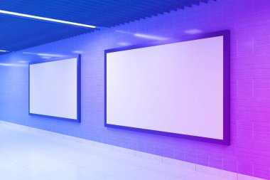 Metreo tren istasyonunda poster ve reklam panosu metro tabelaları modeli 