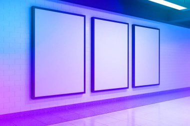 Metreo tren istasyonunda poster ve reklam panosu metro tabelaları modeli 