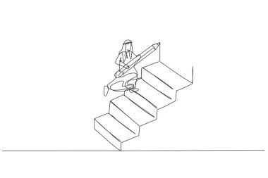 İş kadınının başarı kavramına tırmanmak için büyük merdiven çizerken kalem kullanması. Bir satır tarzı sanat