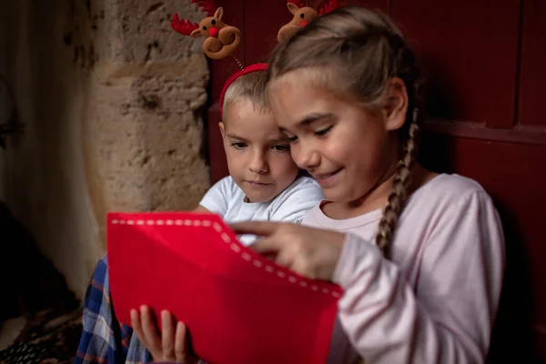 Happy Siblings Wearing Fun Hat Write Letter Santa Dreamily Waiting — Stock Photo, Image
