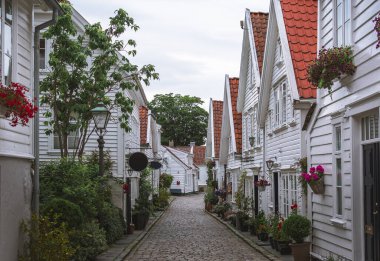 Norveç 'teki eski Stavanger kasabasının sokak manzarası