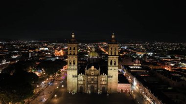 Templo en el Centro  por la noche en Puebla Mexico 