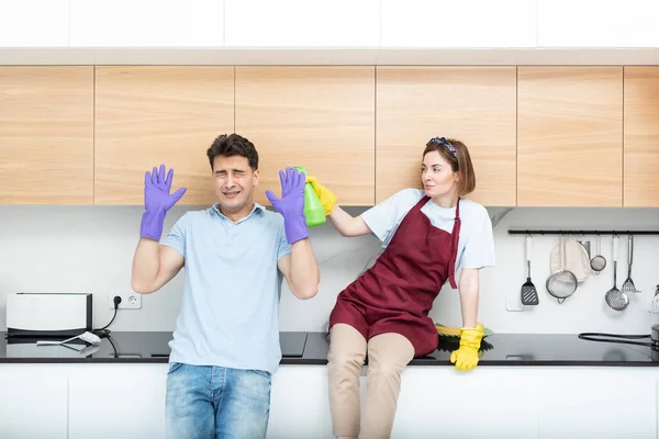 Positive Young Couple Amusing While Cleaning Home Together Funny Household — Stock Photo, Image