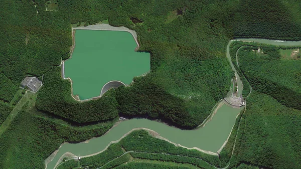 pompalanmış hidroelektrik santrali, üst rezervuar, alt rezervuar ve Deerfield Nehri yukarıdan aşağı bakan hava manzaralı kuşların bakış açısı Bear Swamp Pompalı Depolama Santrali Massachusetts, ABD