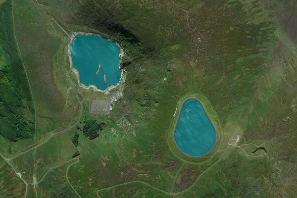 Pompalı depo hidroelektrik santrali, üst su deposu ve alt su deposu yukarıdan aşağıya bakan hava manzarası, kuş bakışı, Turlough Hill Enerji İstasyonu, County Wicklow, İrlanda
