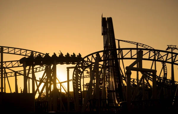 Lunapark tema parkı ve lunapark, lunapark treni ve renkli görüntüler Türkiye, Ankara