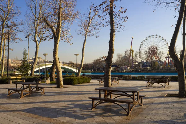 büyük dönme dolap, köprü ve bank / yerleşim - tema parkı ve eğlence parkı, renk resimleri - Türkiye, Ankara