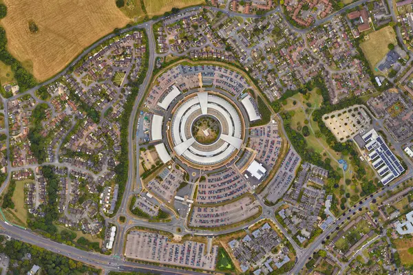 Hükümet İletişim Merkezi - GCHQ kuş bakışı GCHQ, Cheltenham, İngiltere üzerinden hava görüntüsüne bakıyor