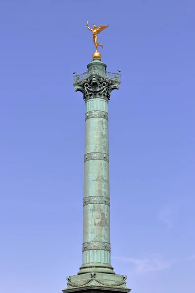 七月柱 Colne Juillet 巴黎纪念1830年革命的纪念柱 它坐落在巴士底狱广场的中心 — 图库照片
