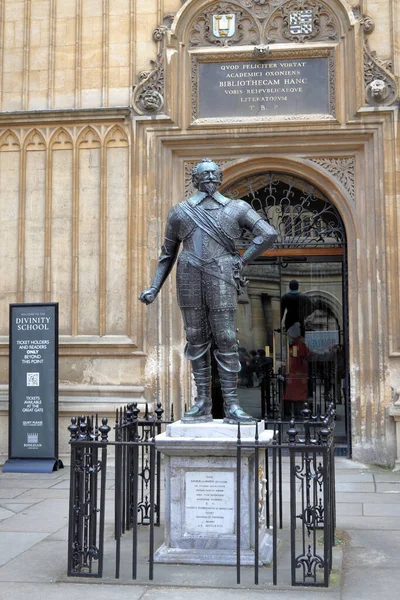 Stock image Oxford, UK - March 25, 2023: bronze statue of William Herbert, 3rd Earl of Pembroke (15801630) in front of the main entrance to the Old Bodleian Library, looking east across the Schools Quadrangle.