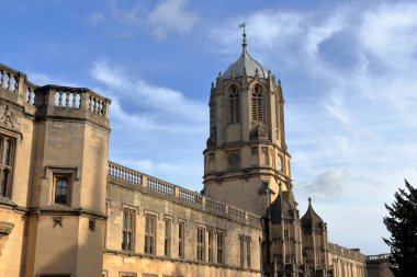 Tom Tower, Oxford, İngiltere 'de Tom Gate üzerinde bir çan kulesi. Adını zilinden almış, Büyük Tom. Tom Quad 'a çıkan İsa Kilisesi' nin ana girişi. St. Aldates caddesinden görüntü.