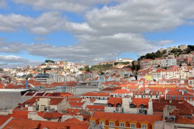 Lizbon 'un havadan görünüşü, kırmızı çatılar