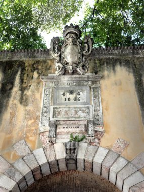 Lizbon 'daki Aziz George Kalesi' nde (Castelo de So Jorge) Arco do Castelo geçidi