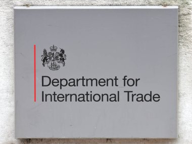 Londra, İngiltere - 10 Nisan 2021: Londra, İngiltere 'de Uluslararası Ticaret Bakanlığı İşareti