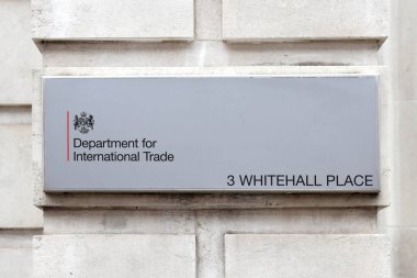 Londra, İngiltere - 10 Nisan 2021: Londra, İngiltere 'de Uluslararası Ticaret Bakanlığı İşareti