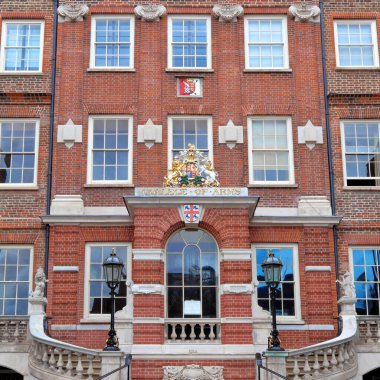 Londra, İngiltere - 14 Mar 2021: The College of Arms, veya Arms 'College, profesyonel silah memurlarından oluşan bir kraliyet şirketi.