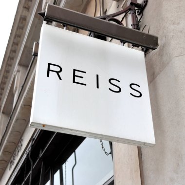Londra, İngiltere - 24 Ekim 2020: Regent Caddesi 'ndeki Reiss mağazası