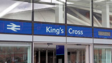Londra, İngiltere - 11 Mart 2023: King 's Cross ve St. Pancras İstasyonu Londra