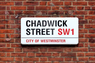 Londra, İngiltere - 1 Mayıs 2023: Chadwick Caddesi tabelası, Westminster Şehri, Londra SW1