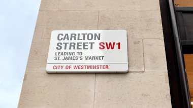 Londra, İngiltere - 24 Ekim 2020: Carlton Caddesi St. James 's Market, Westminster Şehri, Londra SW1