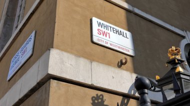 Londra, İngiltere - 7 Mart 2021 Whitehall and Horse Guards Avenue köşesi, Westminster, Londra SW1