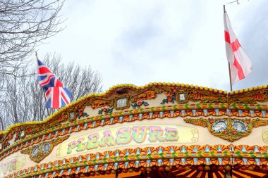 Londra, İngiltere 'deki Thames' in Southbank 'te atlıkarıncada bir kelime.