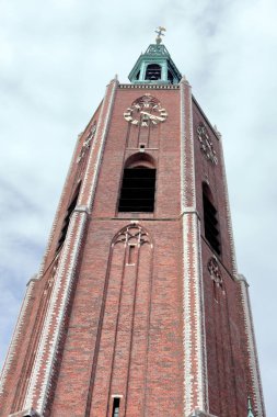 Hollanda, Lahey 'deki tarihi bir Protestan kilisesi olan Büyük Kilise Kulesi veya St. James Kilisesi.