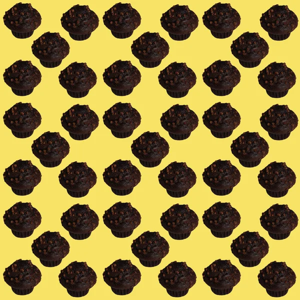 Padrão Sem Costura Muffins Chocolate Chip Fundo Amarelo Foto Alta — Fotografia de Stock