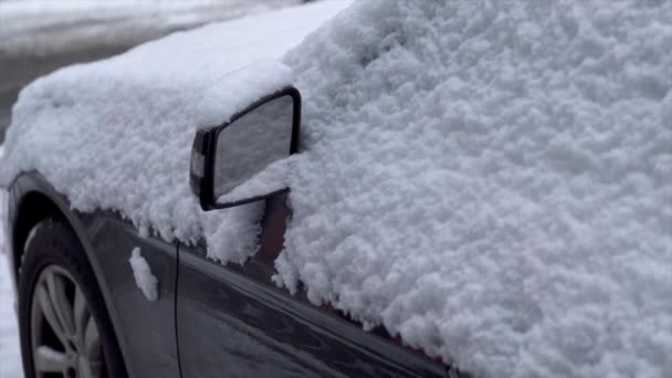 Zbliżenie Lusterka Samochodowego Pokrytego Śniegiem — Wideo stockowe