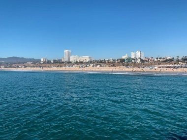 Kaliforniya, Los Angeles 'taki Santa Monica plajının okyanus manzarası.