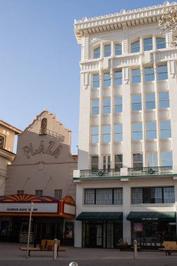 01.03.2024, El Paso, Teksas ABD. İlkbaharda gün ışığında şehir simgelerinde