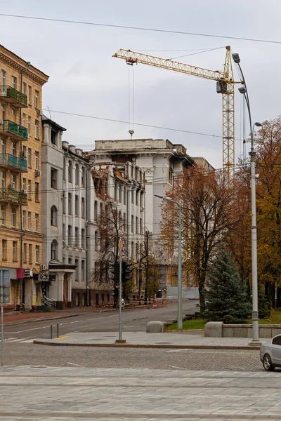 우크라이나 하르키우 Kharkiv 2022 폭발로 손상된 건물의 러시아의 로켓이나 중심부에 — 스톡 사진