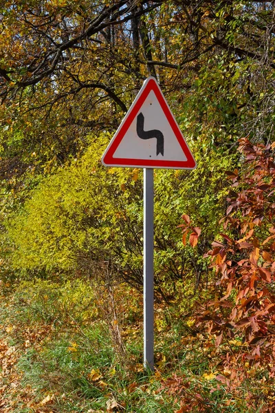 Señal Advertencia Sobre Carretera Sinuosa Ucrania Día Soleado — Foto de Stock