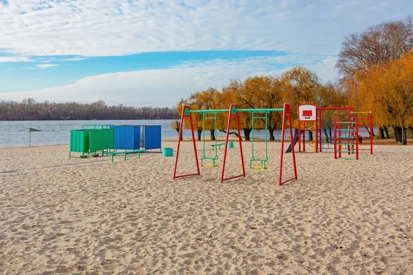 Spielplatz Strand Ufer Des Dnjepr Herbsttag Krementschuk Stadt Ukraine — Stockfoto