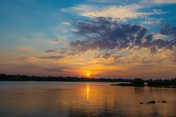 Красивый Закат Облаками Над Днепром Природа Украины Летом — стоковое фото