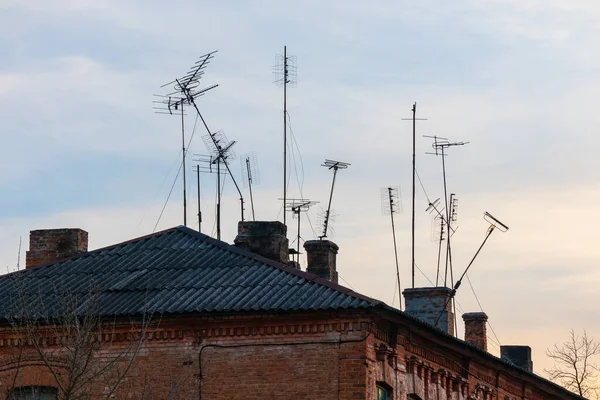 Many Old Television Antennas Roof Old House Old Technologies Receiving — Stock Photo, Image