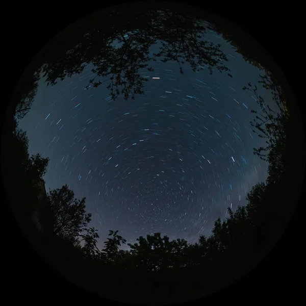 Sentieri Stellari Sotto Forma Linee Nel Cielo Notturno Con Una — Foto Stock
