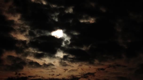 Luna Llena Oscuro Cielo Nocturno Nublado Nubes Pasando Por Luna — Vídeos de Stock