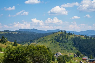 Karpatlar 'da bir dağ sırası olan güzel yaz manzarası