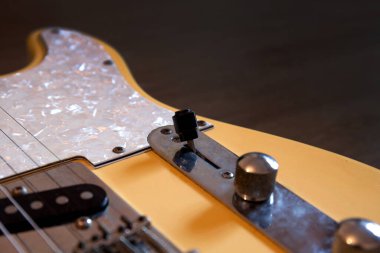 Eski ahşap yüzeyde Country gitarı