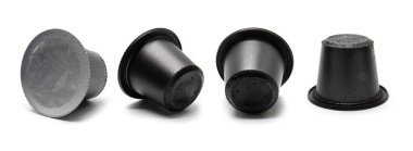 Beyaz arkaplanda boş koyu kahve kapsülü