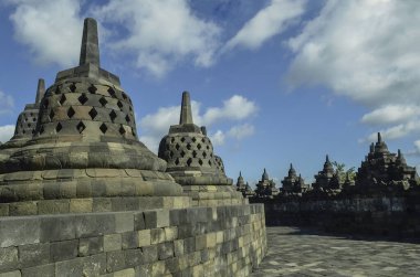 Candi Borobudur / Borobudur tapınağının stupası, dünyanın en büyük Budist tapınağı Orta Cava 'da yer almaktadır.