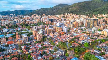 Bogota 'daki Kentsel Manzara, Cundinamarca, Kolombiya Dağ Arkaplanı