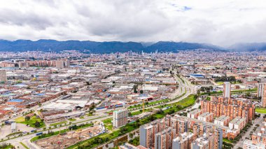 Bogota 'nın Hava Görüntüsü, Şehir Manzarası ve Arkaplan Dağları ile Cundinamarca