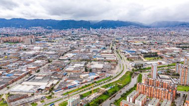 Bogota, Cundinamarca, Kolombiya 'nın Kentsel Manzarası ve Dağları